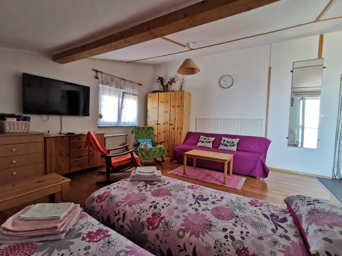 Anita Studio Apartment With Terrace Rijeka Ngoại thất bức ảnh