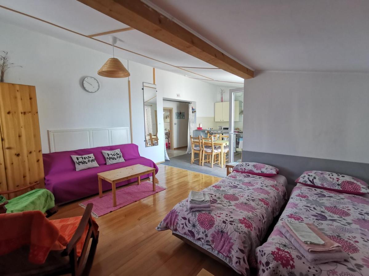 Anita Studio Apartment With Terrace Rijeka Ngoại thất bức ảnh