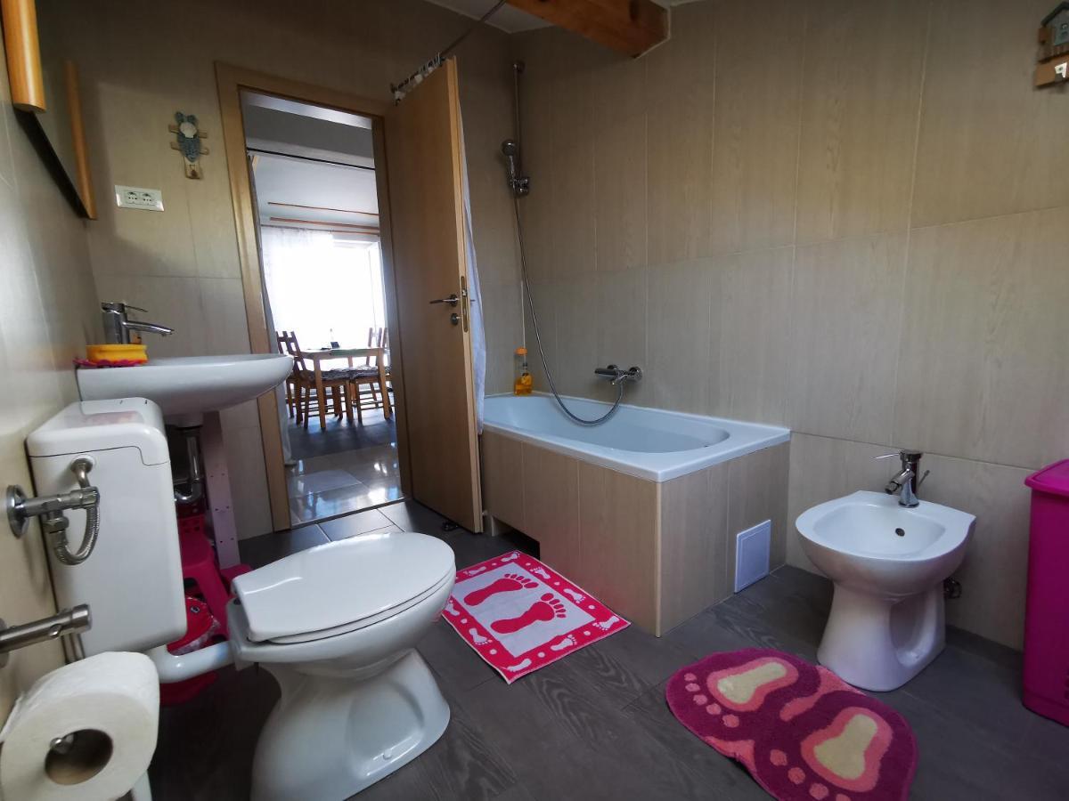 Anita Studio Apartment With Terrace Rijeka Ngoại thất bức ảnh